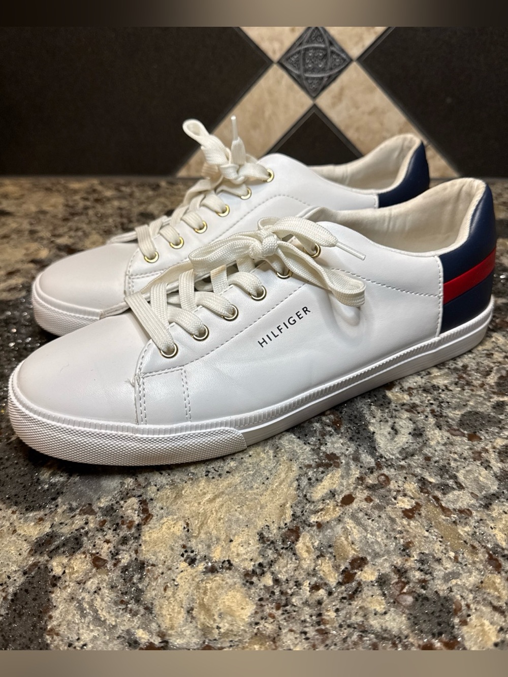 Tommy Hilfiger Shoes Women's 9 M Laddin Lace Up Sneakers White Faux Leather
